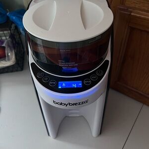 Baby Brezza White Formula Maker